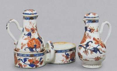 18世纪早期 青花红彩描金花卉纹酱料壶（一套）
